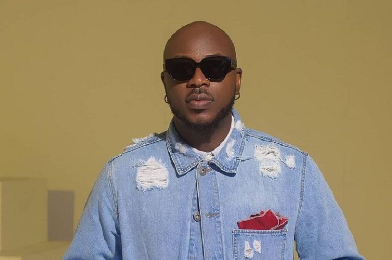 Togo / Musique : Masta Just en pleine cuisine, régale les fans (vidéo)