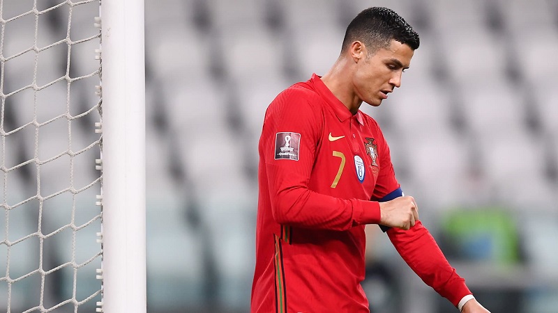 « Assez de théâtralité : Cristiano Ronaldo n’est même pas dans le top 5 de l’histoire du football »
