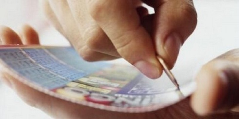 Insolite : Il remporte des millions au loto mais ne peut pas encaisser le gain parce qu’il est sans papier
