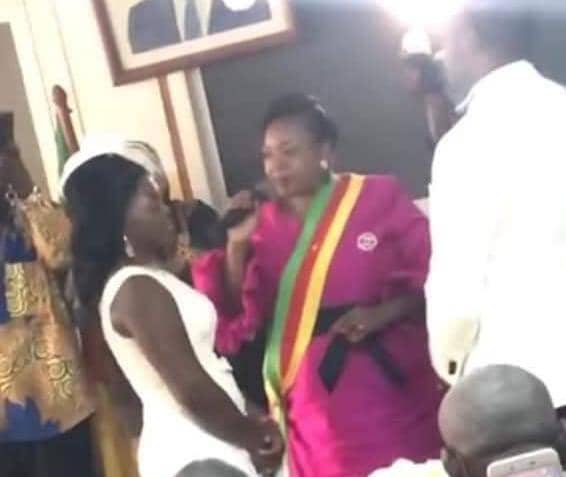 Mariage : Devant l’autel, la future mariée refuse de signer la polygamie ; l’homme appelle sa maîtresse qui…