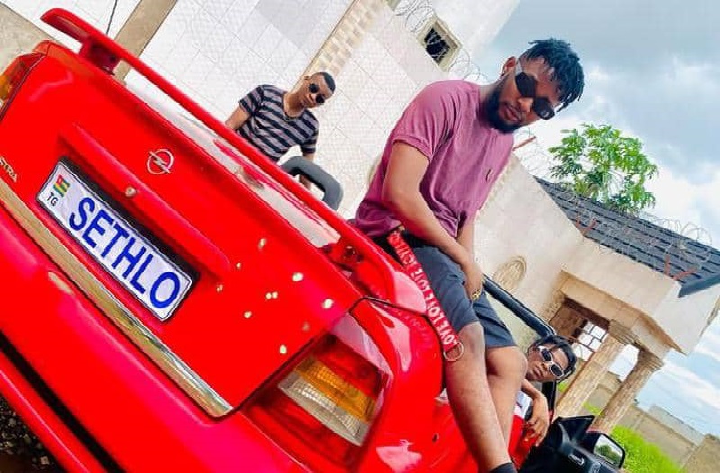 Stars : « c’est moi-même qui ai commencé […] », Sethlo recadre un détracteur avec class (vidéo)