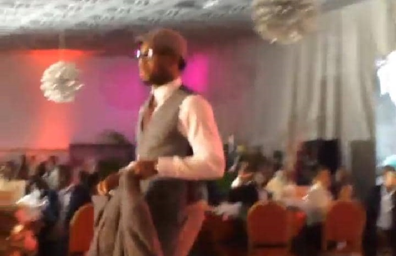 Stars : Didier Drogba mannequin à un défilé de mode, les fans impressionnés (vidéo)