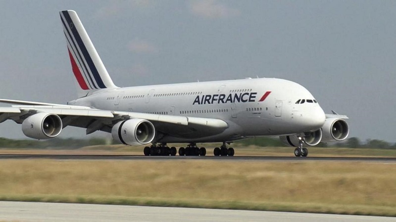 Grosse révolution à Air France : les accros à WhatsApp, Instagram, YouTube et autres vont...
