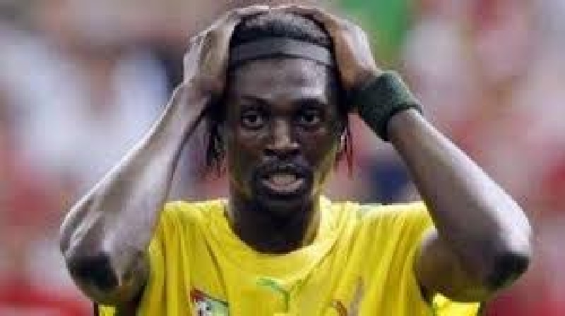 « Adebayor ne prend pas soin d’elle, elle est tombée dans un puits à (…) », L’ex capitaine des Éperviers dans de sales draps (vidéo)