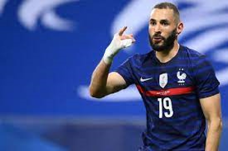EdF : après la défaite, Karim Benzema brise le silence