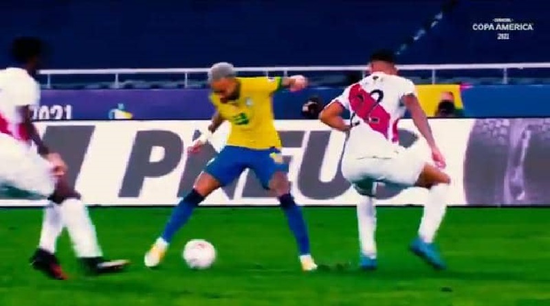 Brésil – Pérou : quand Neymar, Casemiro et Paquetá « s’amusent » avec ces joueurs Péruviens (vidéo)