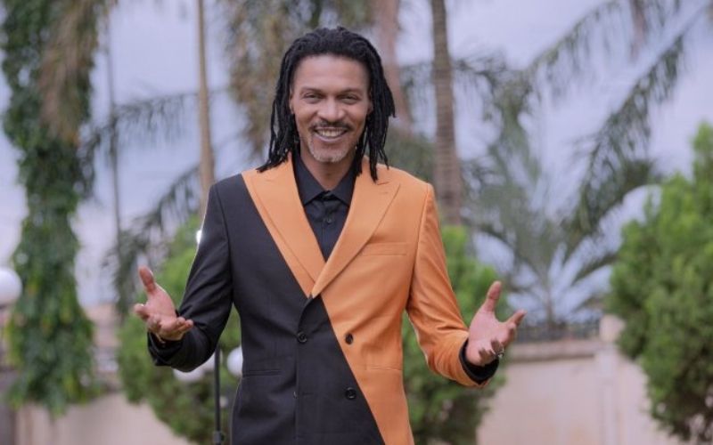« Chaud à mort.. » : ces looks inédits de Rigobert Song séduisent les internautes (Photo)
