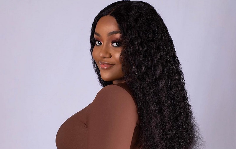 Chioma : en maillot de bain, l’ex-fiancée de Davido fait baver les internautes (photos)