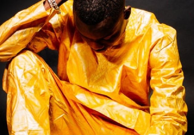 Sidiki Diabaté dans de sales draps : le chanteur malien publie une photo nue de sa future épouse
