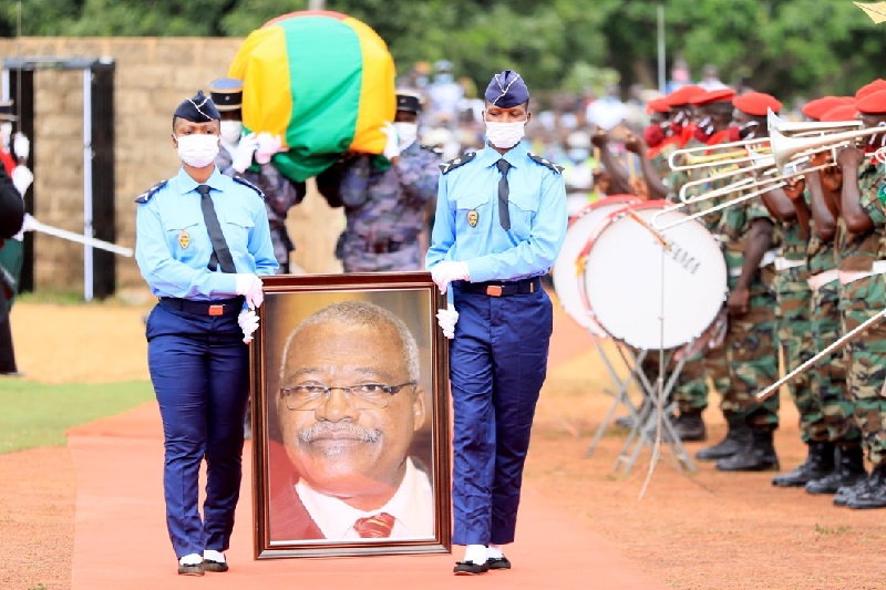 Togo : Abass Bonfoh inhumé dans son village en présence de Faure Gnassingbé