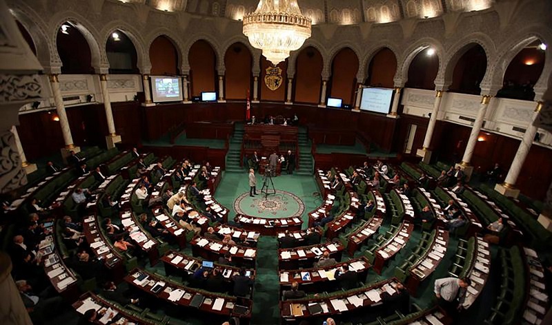 Tunisie : une députée frappée en plein parlement (vidéo)