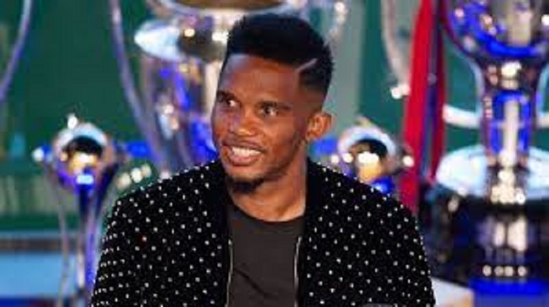 Samuel Eto’o : « Cool de savoir que tu vas cartonner…je t’embrasse très fort », la star s’enflamme complètement pour ce rappeur français (vidéo)