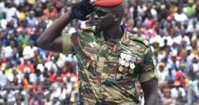 Coup d'État en Guinée : ce qu'il faut savoir sur Mamady Doumbouya, l'auteur du putsch