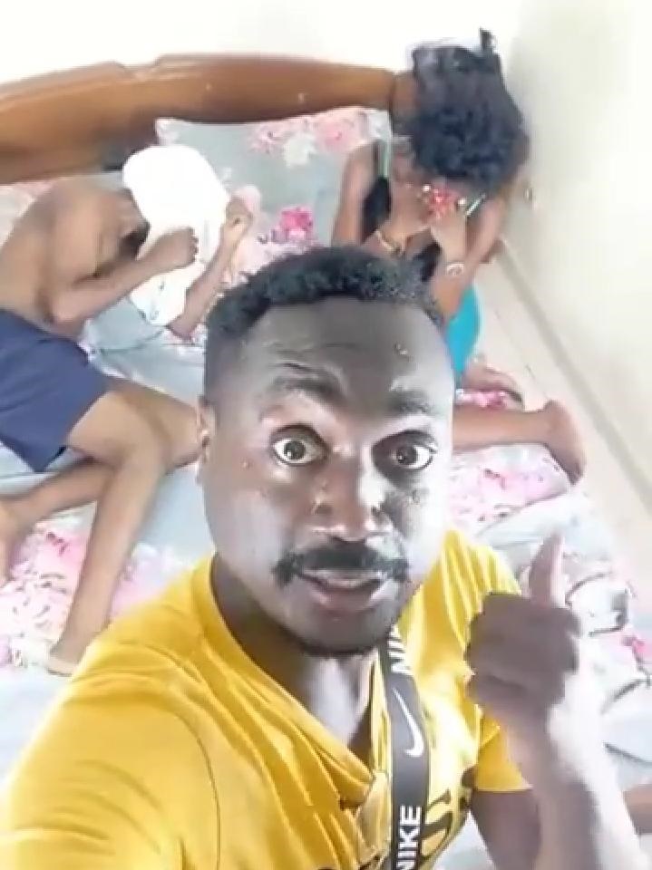Couple : il surprend sa femme et son voisin dans leur lit conjugal ; voici l'humiliation qu'il leur fait subir (vidéo)