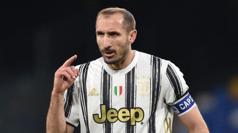 Giorgio Chiellini fait le buzz sur les réseaux sociaux : « Être footballeur te fait b@iser plus ? Oui » (vidéo)