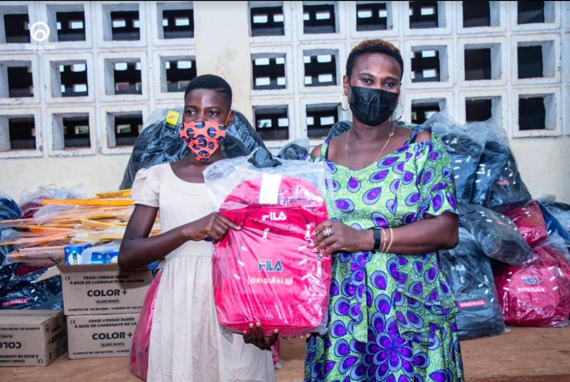 Rentrée scolaire : TOGOCOM offre des kits scolaires à l’agence de solidarité nationale et aux élèves des EPP Madjikpeto (Lomé) et Toutougou (Dapaong)
