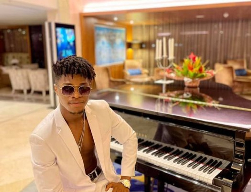 Togo / un fan à Santrinos Raphaël : « Je t’aime mais… », ce look de la star choque la toile (photos)