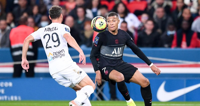 Ligue 1 : Mbappé et ses coéquipiers du PSG gagnent de justesse face à Angers