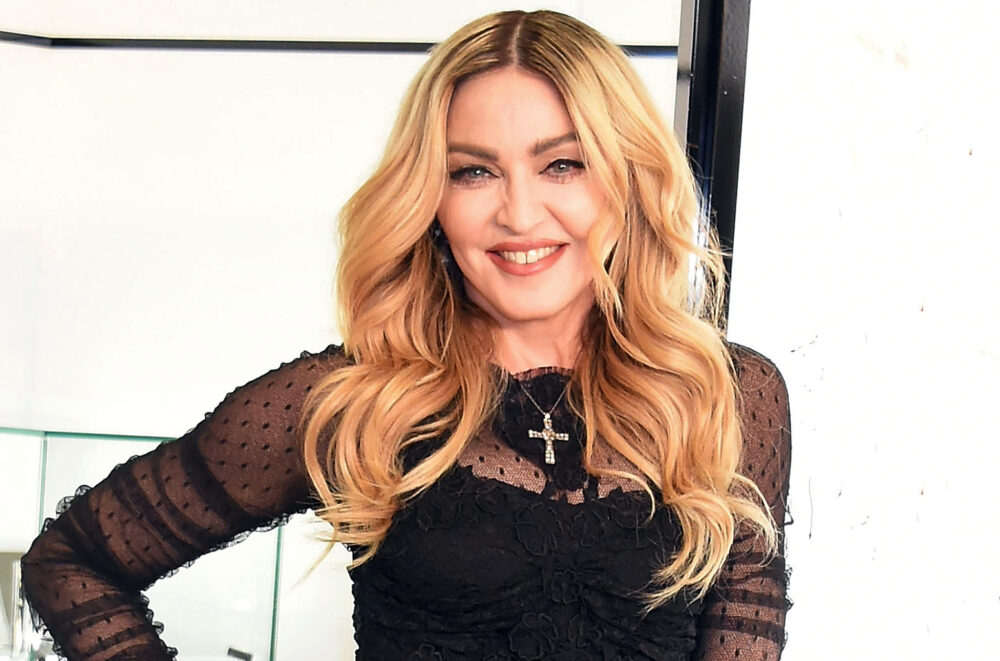 Madonna : la star se déshabille en pleine émission télévisée ; les internautes sous le choc (photos)