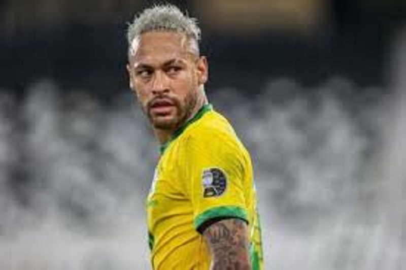 Neymar assommé : le père de la star vole au secours de son fils