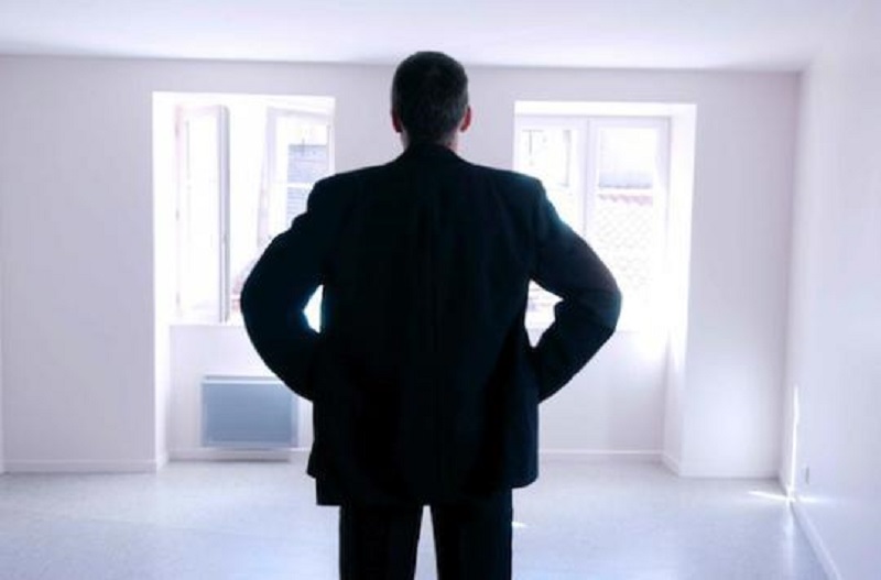 Voici le nombre de temps qu’il faut rester debout par jour pour éviter les problèmes
