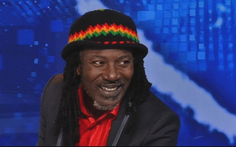 Alpha Blondy super héros : l’artiste « terrasse » Iron Biby, l’homme le plus fort du monde avec…(vidéo)