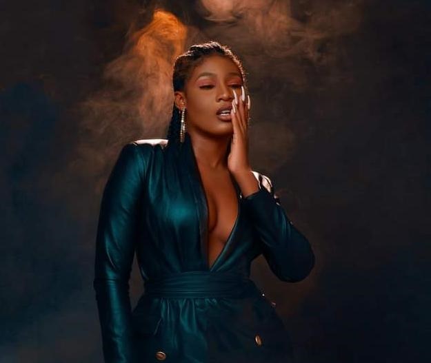 Clachou : ''C'est pas elle que Adebayor a tué avec 20 k ?", les internautes contestent la virginité de l'influenceuse (photos)