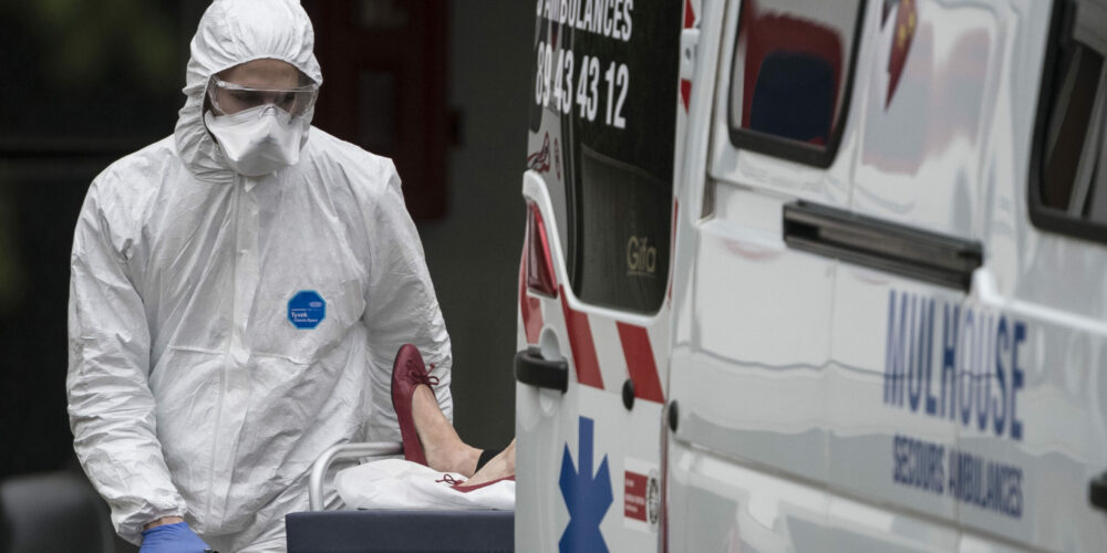 Covid-19 : plus de 5 millions de morts enregistrés dans le monde entier