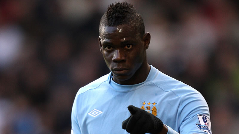 « Je voulais le tuer… je devenais fou » ; quand Rio Ferdinand n’arrivait plus à supporter les conneries de Mario Balotelli (vidéo)