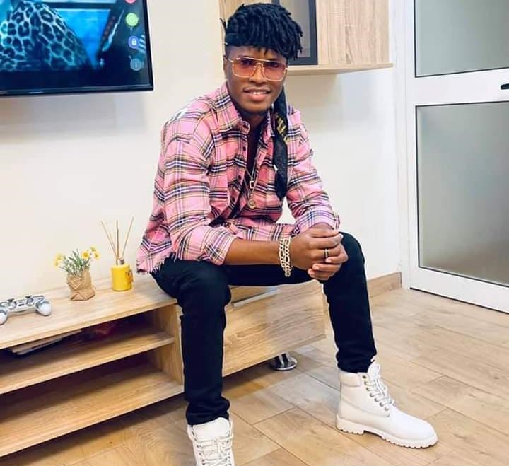 Santrinos Raphaël : l'artiste reçu par cette haute autorité burkinabè (photo)