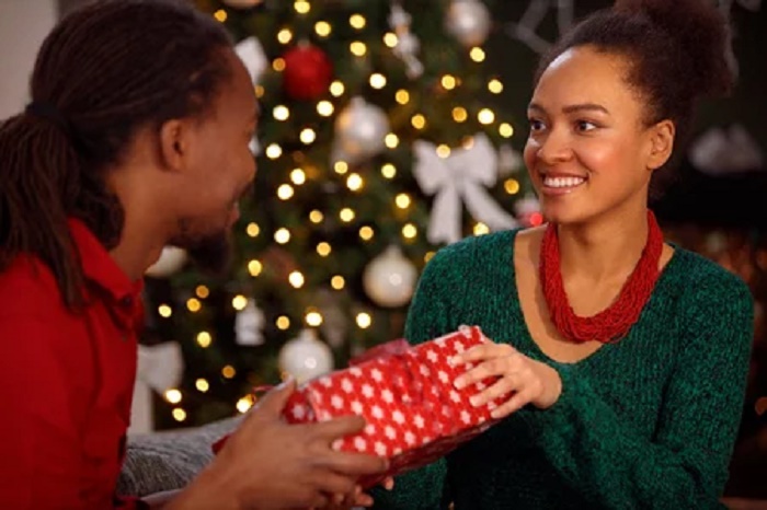 Sondage : voici le précieux cadeau que les femmes désirent pour les fêtes de fin d’année (photos)