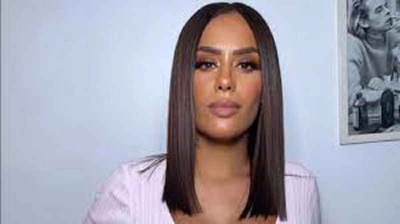 Amel Bent traumatisée à vie : la chanteuse reçoit un cadeau de Noël empoisonné
