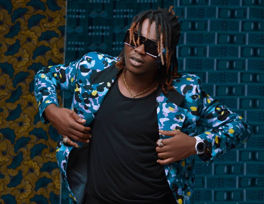 Togo/Musique : Black T dévoile le cover de sa nouvelle chanson ; les internautes sous le charme (vidéo)