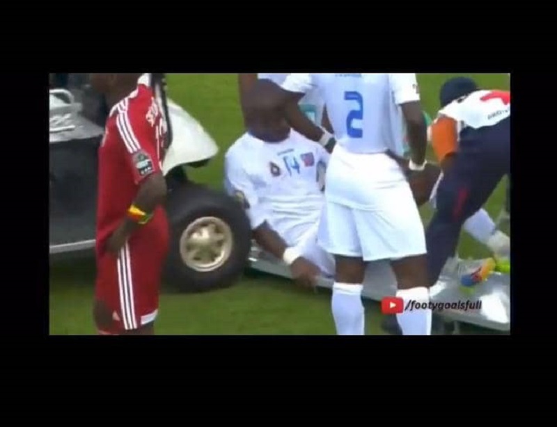 CAN 2021 : une voiturette percute un joueur blessé sur une civière et sur l’aire de jeu (vidéo)