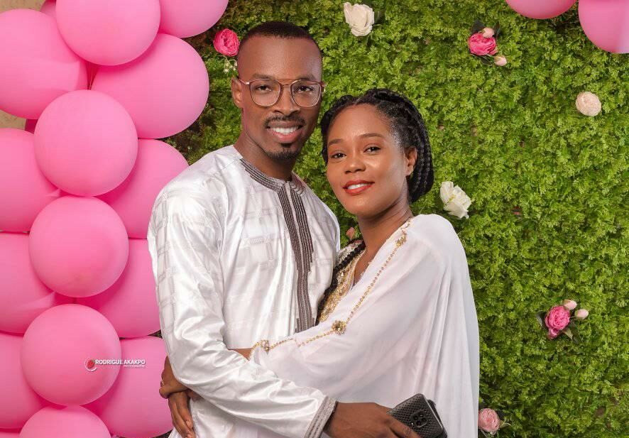 Almok très amoureuse : ce magnifique baiser donné à son mari fait le buzz (vidéo)