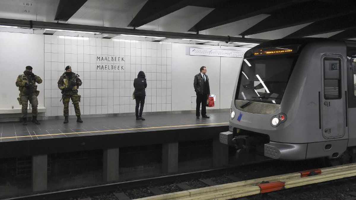 Bruxelles : Une femme poussée volontairement sous le métro (vidéo choquante)