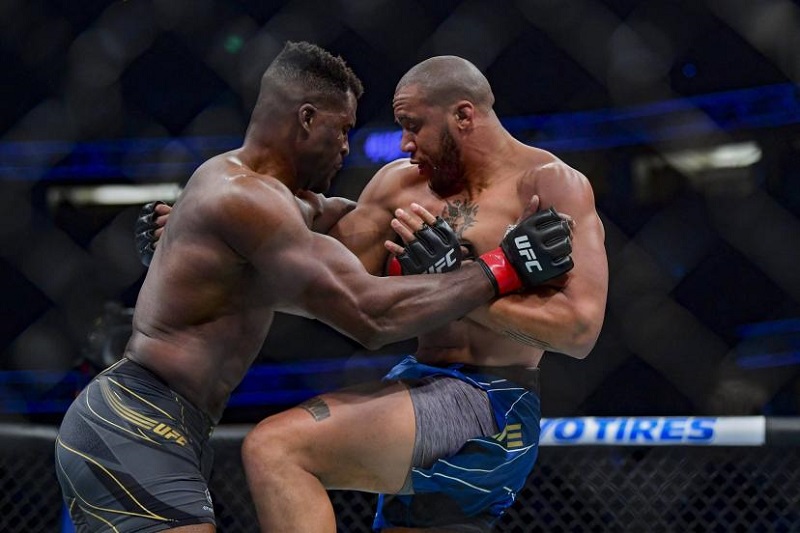 Choc entre Francis Ngannou et Ciryl Gane : voici le vainqueur après un combat exceptionnel