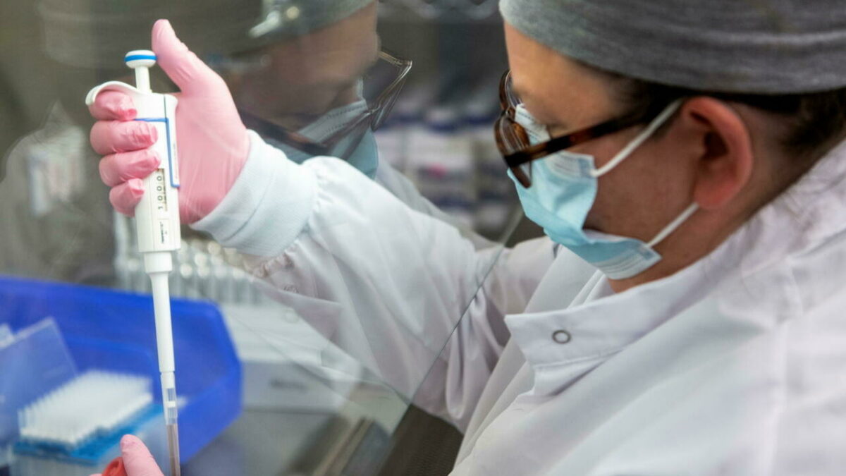 Covid-19 :  »Omicron atteindra son pic vers fin janvier…et en février, nous assisterons à une… »; les scientifiques se prononcent