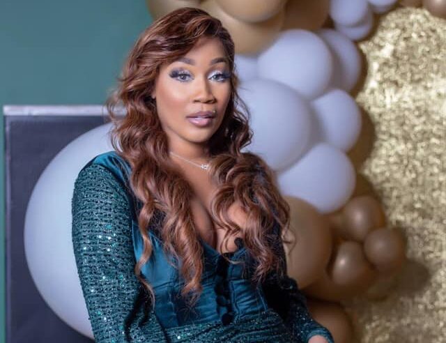 Emma Lohoues :  »Merde ! Pourquoi, mon enfant ? »; cette vidéo met l’influenceuse dans tous ses états