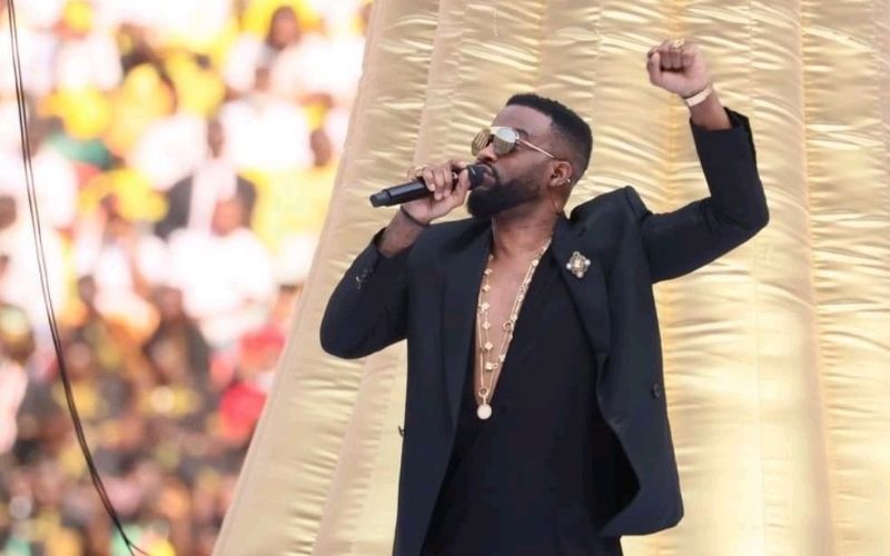 Fally Ipupa : frustrés après la prestation de la star, les artistes camerounais reçoivent une belle leçon