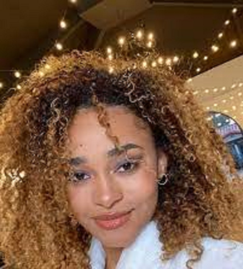 Mélanie Thomas : l’Ivoirienne de 18 ans fait le buzz avec son … (vidéo)