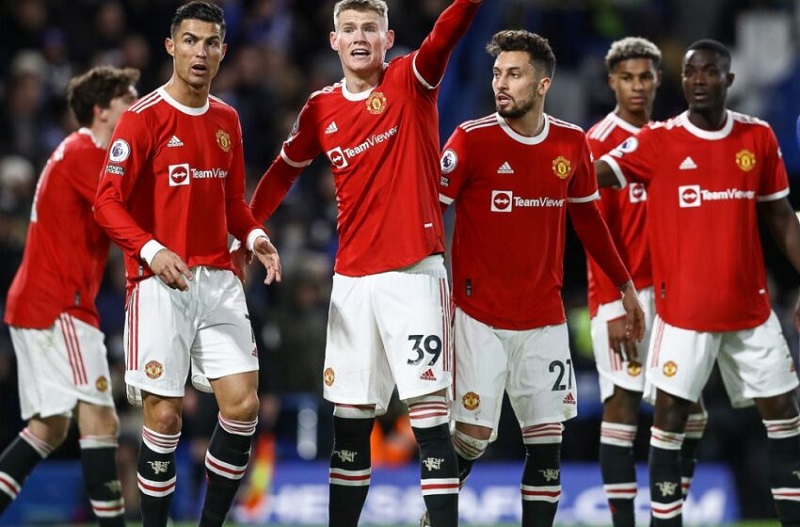 Man United : éliminé prématurément en FA Cup par une D2, le club fonce sur un crack du Barça pour se renforcer