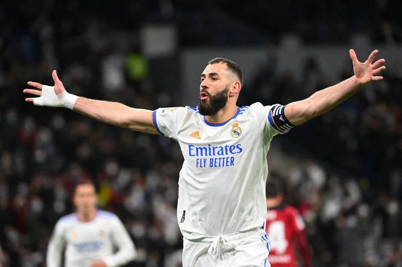  »C’est l’attaquant le plus plus intelligent de l’histoire »; Karim Benzema encensé par ce grand footballeur