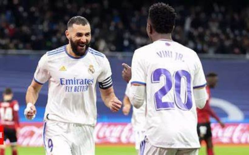 Real Madrid : avant le clasico, Karim Benzema et Vinicius Jr ridiculisent le Barça