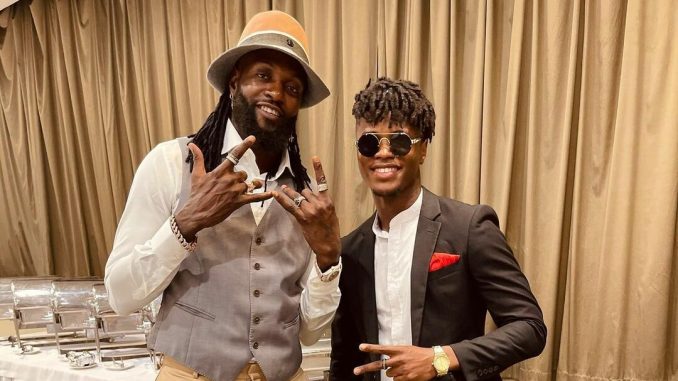 Tik Tok : voici le premier togolais à avoir franchi la barre de 1 million de Like ; Santrinos et Adebayor voient rouge (photos)