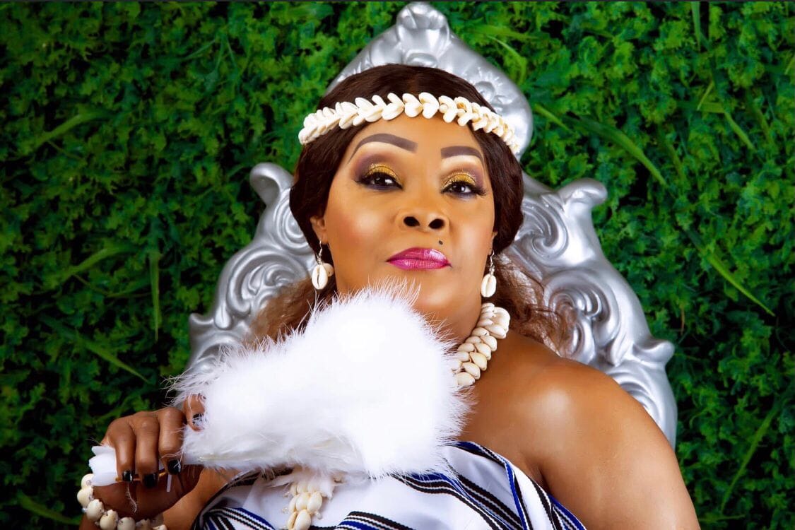 Tina Glamour :  »Mon fils… ne m’aimait pas »; la mère de DJ Arafat fait une révélation qui secoue la toile (photo)