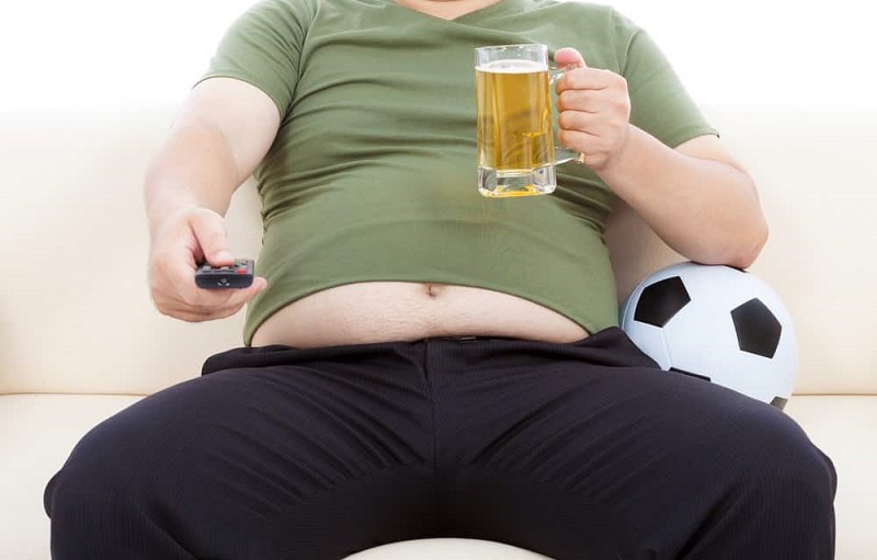 Voici 5 raisons pour lesquelles l’alcool fait grossir le ventre
