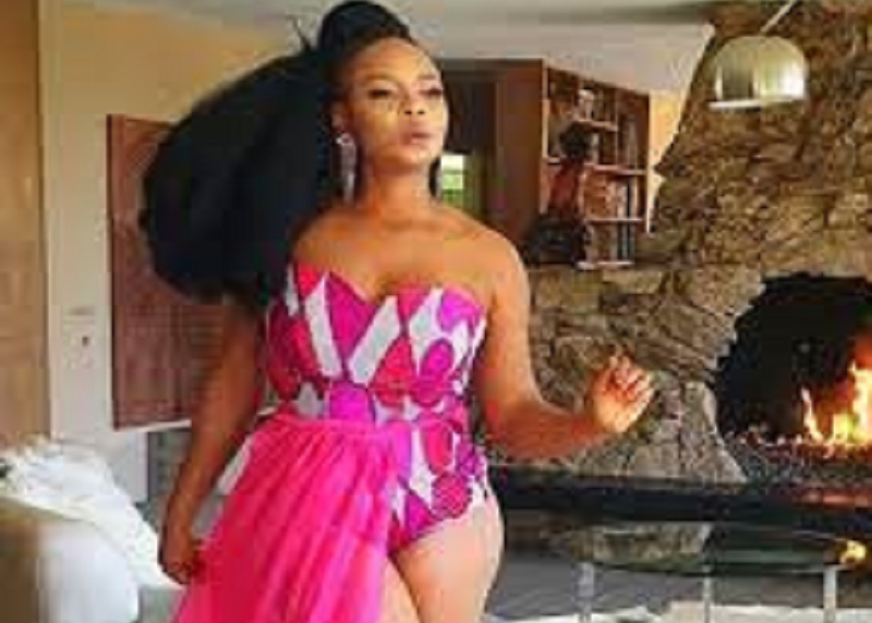 Yemi Alade : la chanteuse se dévoile en combinaison moulante ; les fans approuvent (photos)
