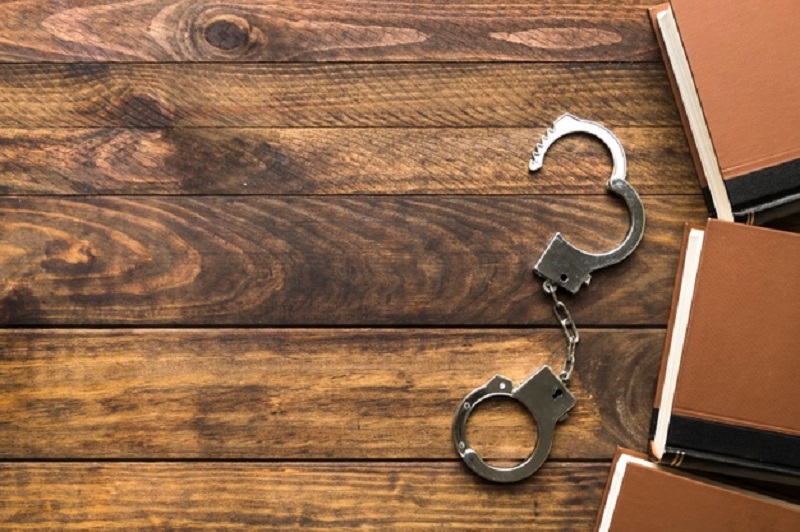 Un professeur en prison pour faveur sexuelle en échange des notes ; les faits