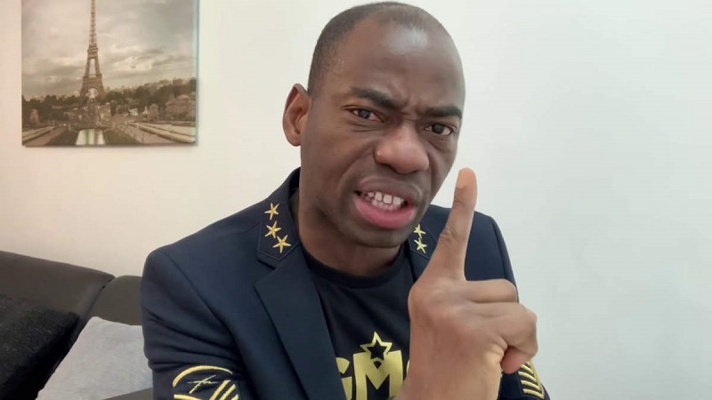 Makosso :  »C’est des petits artistes du quartier…des artistes qui n’ont même pas de dignité »; le pasteur tacle sévèrement ce groupe